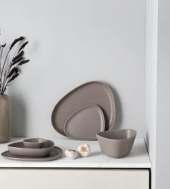 Curve Stoneware leipälautanen 19x22 cm, Warm grey