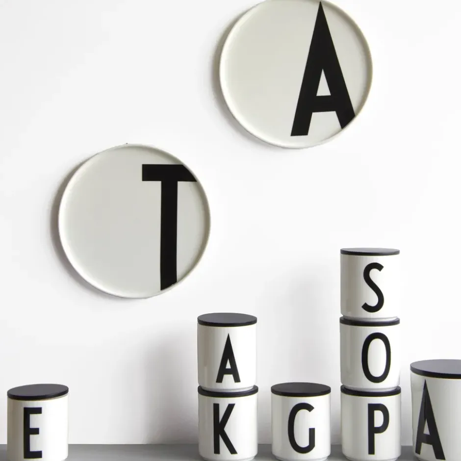Design Letters lautanen, B