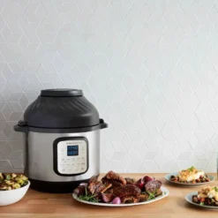 Instant Pot Duo Crisp monitoimikeitin 8 L, Musta