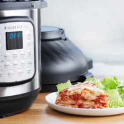 Instant Pot Duo Crisp monitoimikeitin 8 L, Musta