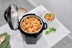 Instant Pot monitoimikeitin 5,7 l, Musta