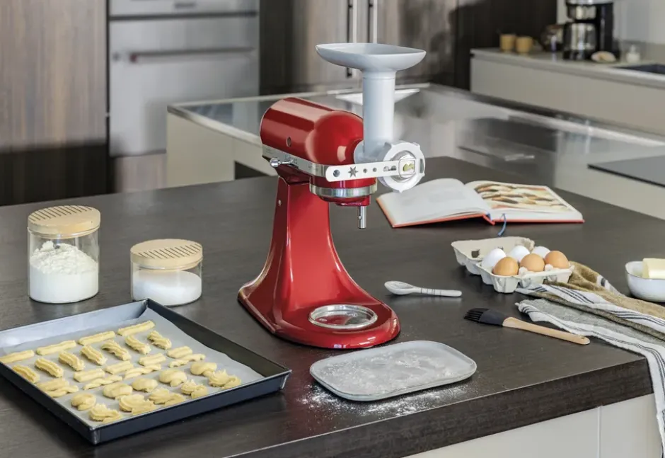 KitchenAid lihamylly ja keksipursotin yleiskoneeseen, White