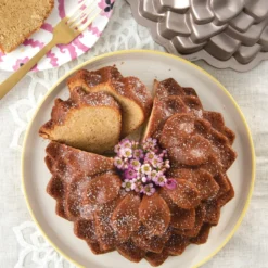 Nordic Ware Blossom bundt -leivontavuoka, 2,4 l
