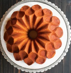 Nordic Ware Crown bundt -leivontavuoka, 2,4 l