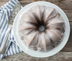 Nordic Ware Fleur De Lis Bundt -leivontavuoka, 2,4 l