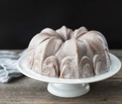 Nordic Ware Fleur De Lis Bundt -leivontavuoka, 2,4 l