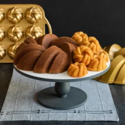 Nordic Ware 75th anniversary braided bundt -leivontavuoka, 0,72 l mini
