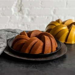 Nordic Ware 75th anniversary braided bundt -leivontavuoka, 2,4 l