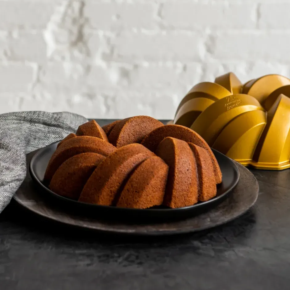 Nordic Ware 75th anniversary braided bundt -leivontavuoka, 2,4 l
