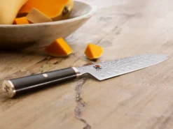 Raw 5000FCD kokkiveitsi gyutoh 16 cm, Damaskus-musta
