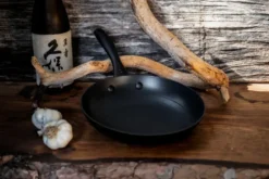 Satake keraaminen paistinpannu kevyt valurauta 20+28 cm