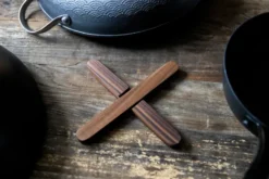 Satake magneettinen pannunalunen, Pähkinäpuu