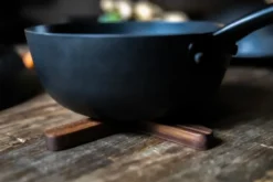 Satake magneettinen pannunalunen, Pähkinäpuu