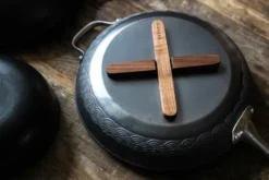 Satake magneettinen pannunalunen, Pähkinäpuu