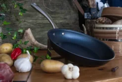 Satake paistinpannu hiiliteräs, 24 cm
