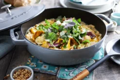 Staub Chistera traktoriastia valurauta Ø24 cm, Grafiitinharmaa