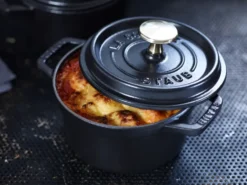 Staub La Cocotte pyöreä kasari valurauta 0,8 L, Musta