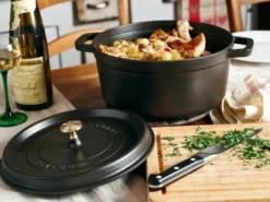 Staub La Cocotte pyöreä pata valurauta 12,6 L, Musta
