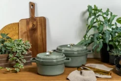 Staub La Cocotte pyöreä pata valurauta 5,2 L, Eukalyptus puu