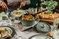 Staub La Cocotte pyöreä pata valurauta 5,2 L, Eukalyptus puu