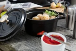 Staub La Cocotte pyöreä pata valurauta 1,2 L, Musta