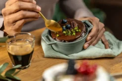 Staub La Cocotte pyöreä pata valurauta 0,25 L, Eukalyptus puu