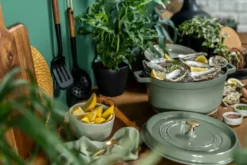 Staub La Cocotte pyöreä pata valurauta 0,25 L, Eukalyptus puu