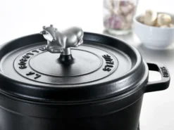 Staub nuppi metallista, Lehmä