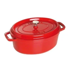 Staub ovaali pata valurautaa, 4,2 l, punainen