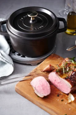 Staub pyöreä pata valurautaa, 5,2 l, musta