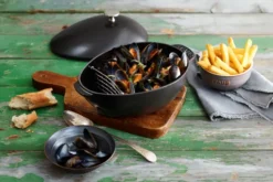 Staub simpukkapata valurautaa, 2 l, musta