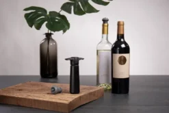 Vacuvin wine saver gift pack, Musta